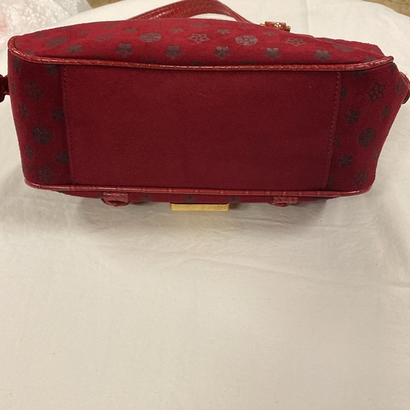 Red, gold and black purse - Picture 3 of 6